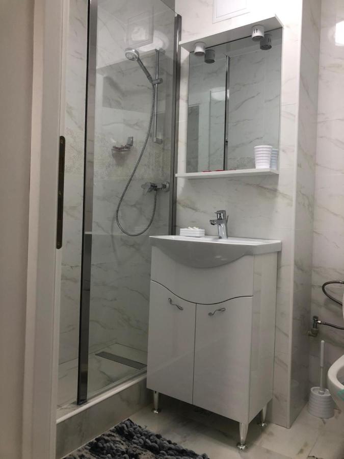 בראליה Tudor Apartment מראה חיצוני תמונה