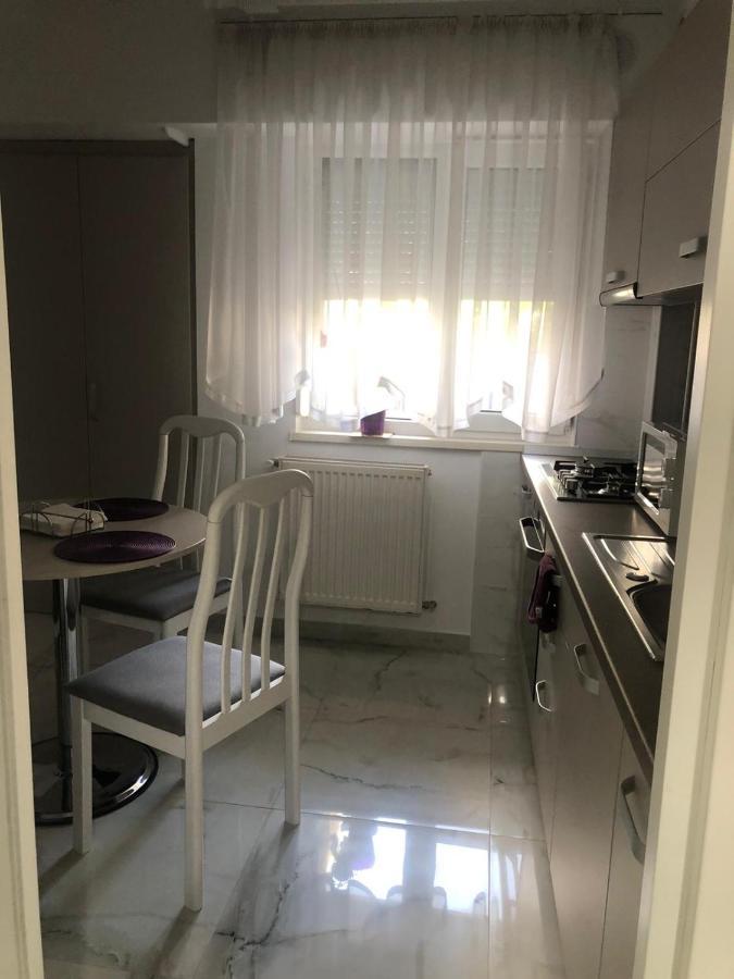 בראליה Tudor Apartment מראה חיצוני תמונה